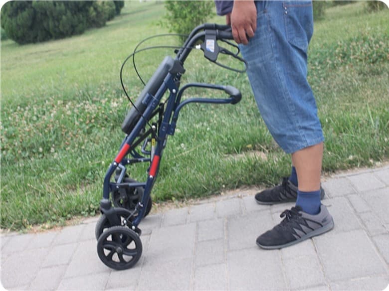 シルバーカー 座れる四輪歩行補助具シルバーカー車椅子兼用